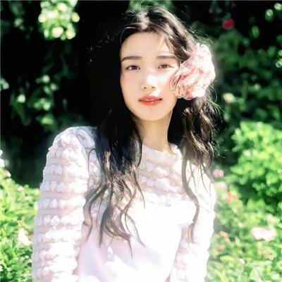 泳池怪诞